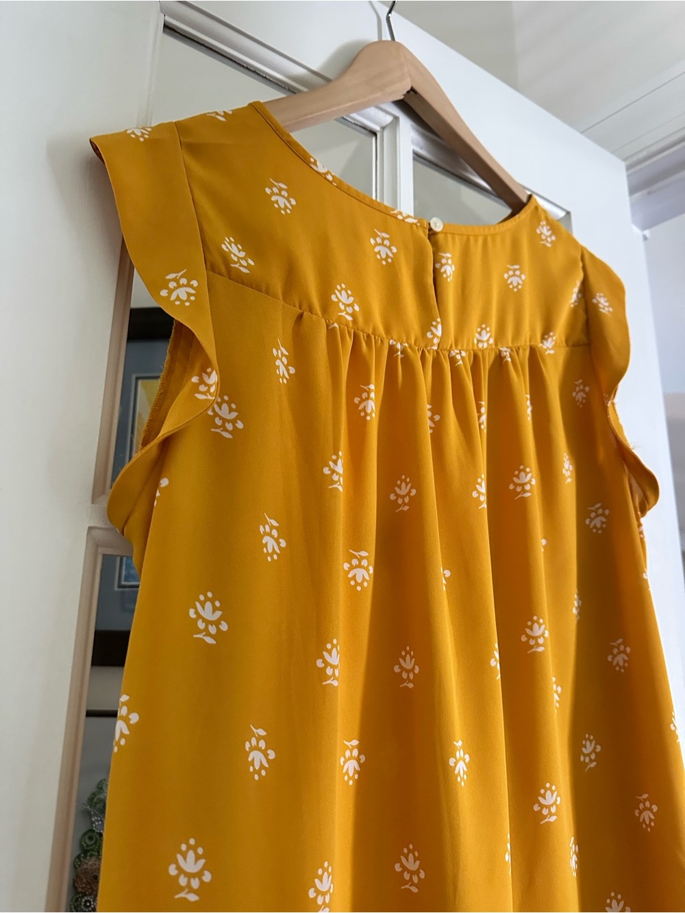 LOFT Mustard Yellow Printed Ruffle Shoulder Camisole - Picture 4 of 4